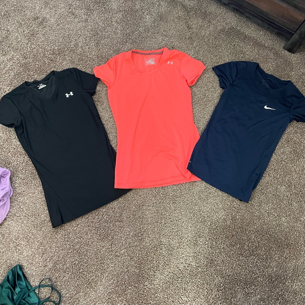 Black under armor top size M other two XS